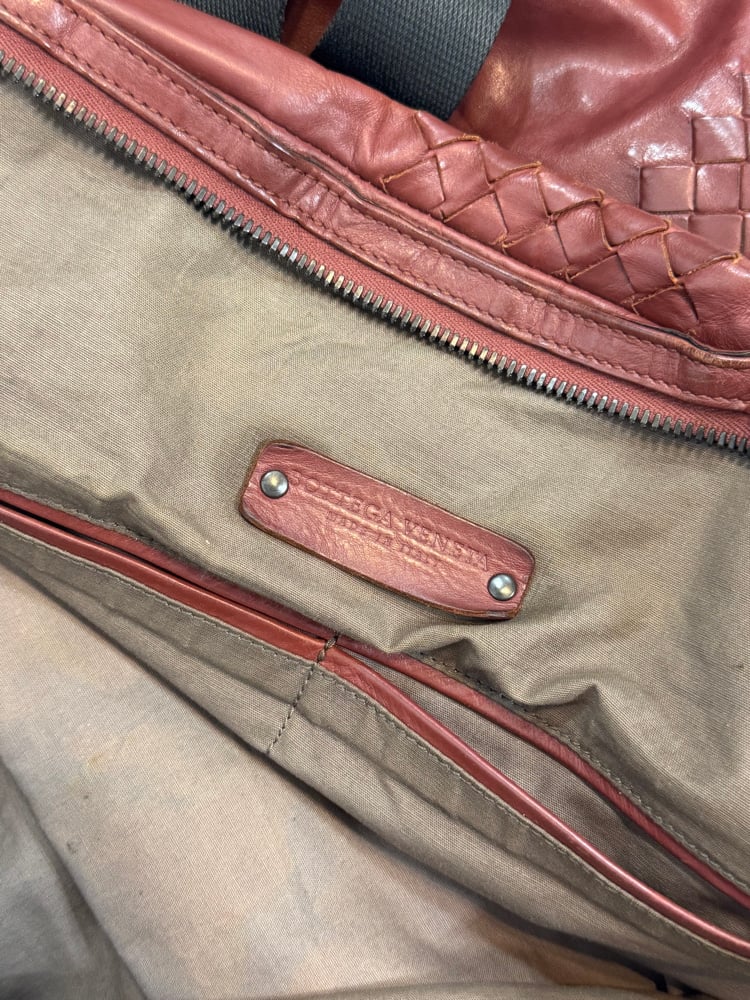 Image of Bottega Veneta Intrecciato Boston Bag