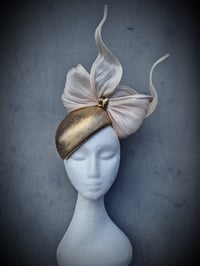 Image 1 of 'Kim' in Gold and Ivory