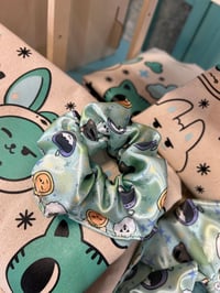 Image 3 of BOW AND SCRUNCHIE TXT
