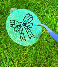 Image 2 of Green bow glitter circle die cut 