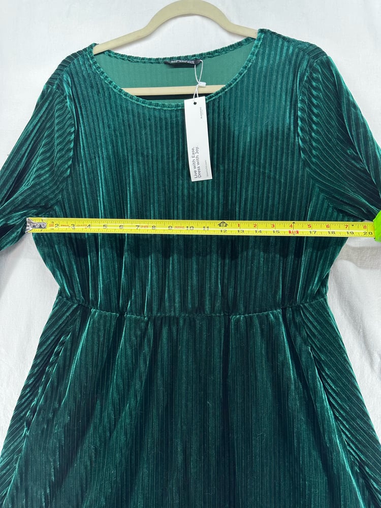 Bloomchic Green Velvet Ribbed Dress Size 14-16 - Free Shipping | FranchiseShop Bloomchic Green Velvet Ribbed Dress Size 14-16 - Free Shipping | FranchiseShop