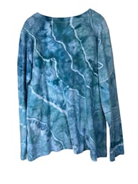 Image 7 of 1XL Ladies Long-Sleeve Stretch Tee in Seaside Geode Ice Dye