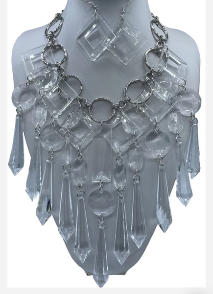 Image of Angelica Clear Chunky Statepiece Necklace 