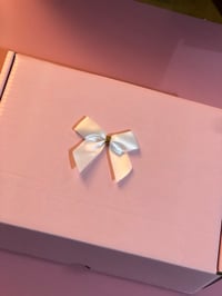 Image 4 of Mr & Mrs wedding gift box with wax burner 