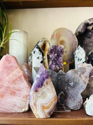 Image of Mexican amethyst tear drop standing