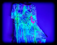 Image 16 of 666 UV TEe (large)