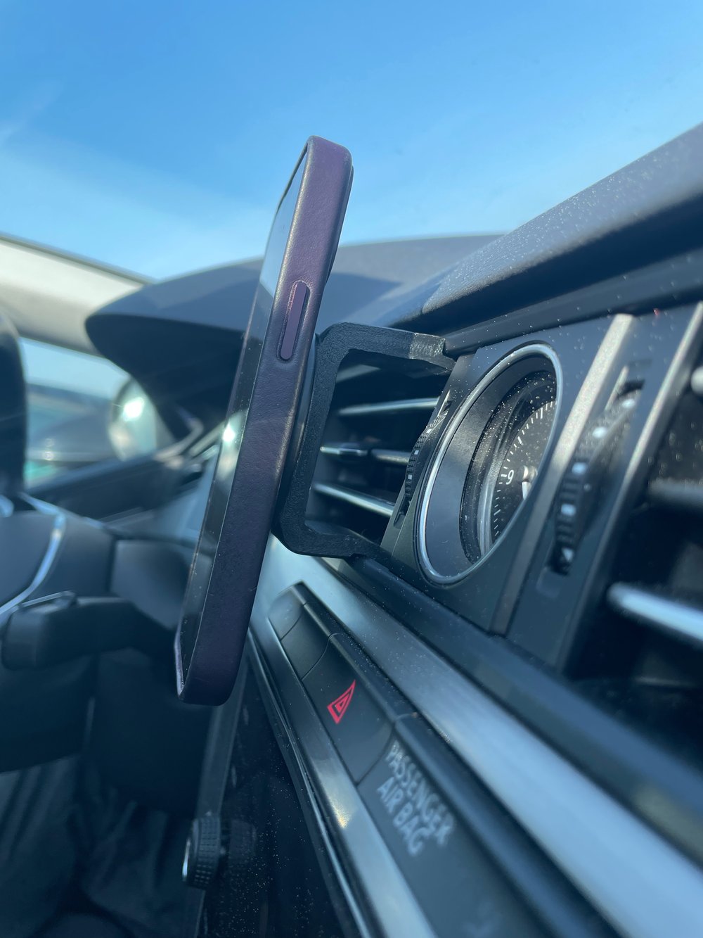 Volkswagen Passat B8 Phone Holder