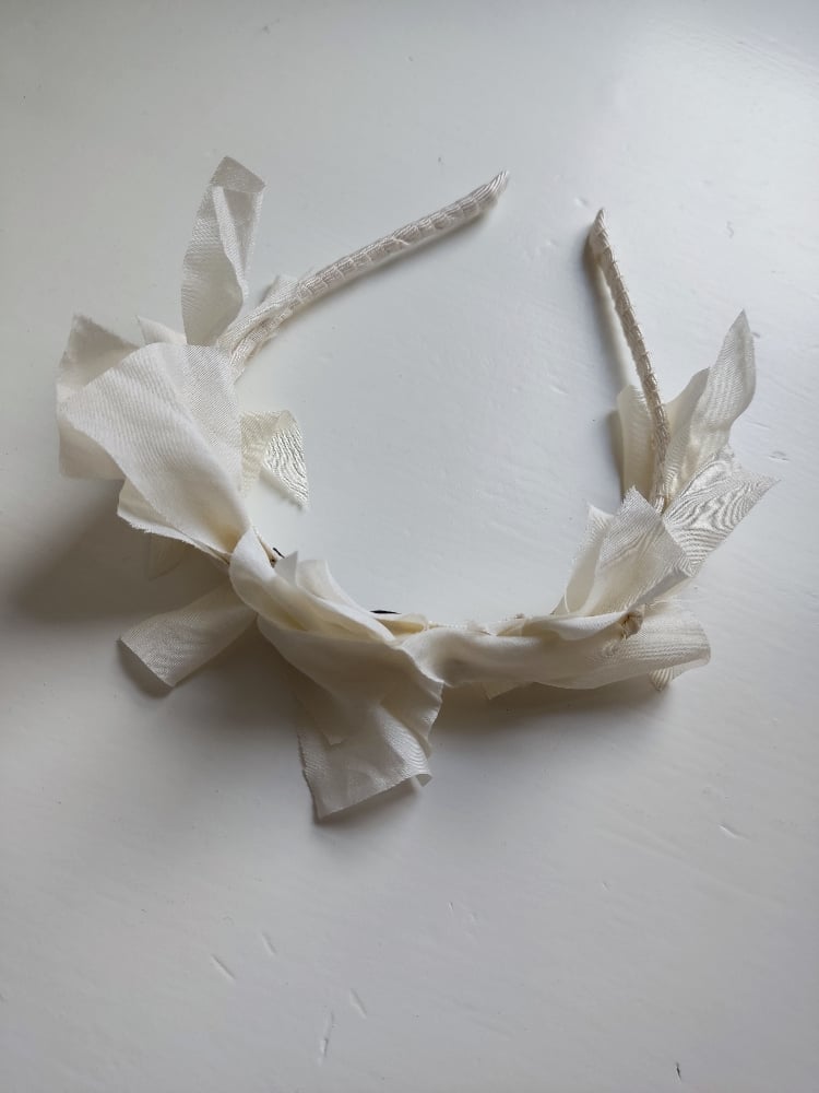 Image of Cerchietto romantico fiocchi avorio 