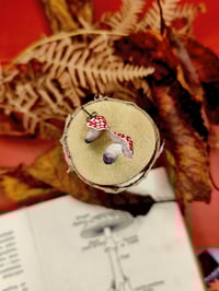 Image 3 of Kolczyki malutkie muchomory na wkrętki 