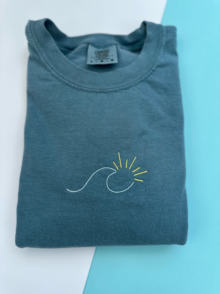 Image of Sunny Wave Tee