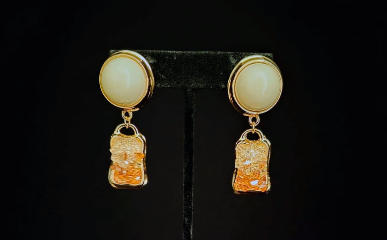 Image of Off White Crushed Ice Pierced Earrings 