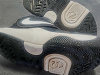 Image 3 of Nike sports shoes (US 13c)