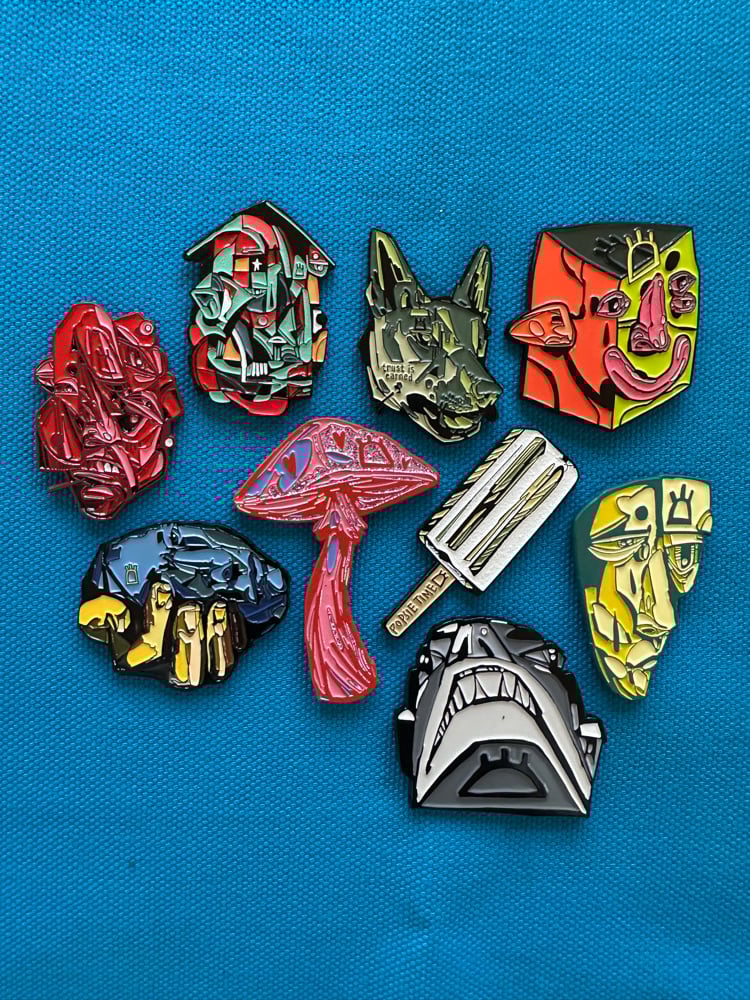 Image of Enamel pins 