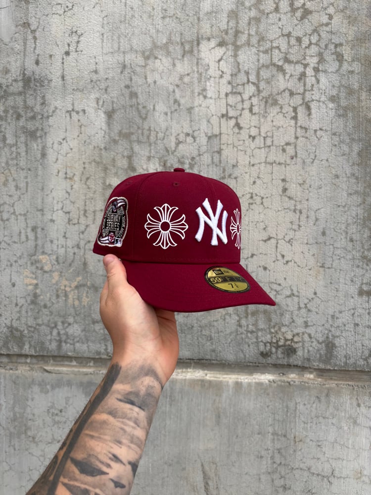 Image of MAROON WHITE LOGO NEW YORK YANKEES CUSTOM FITTED CAP