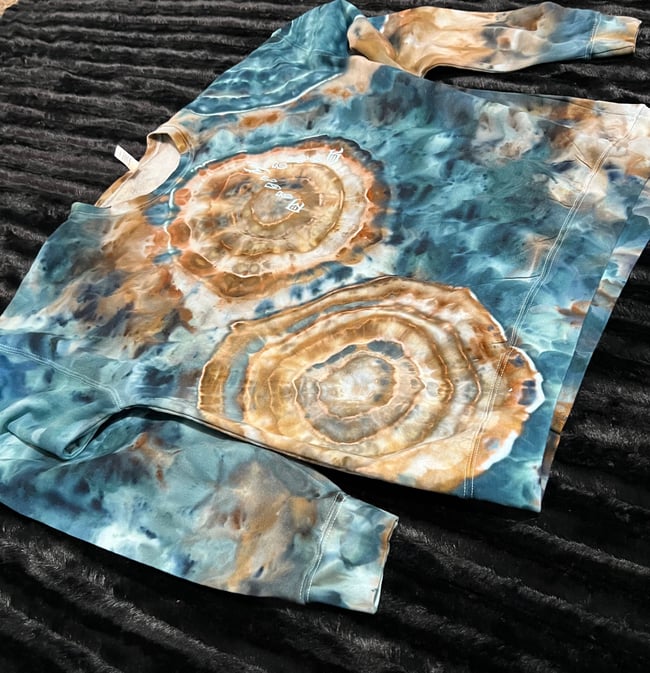 ICE DYED LIGHTWEIGHT SWEATSHIRT w/ Geode (Butterbeer/Teal Sea)