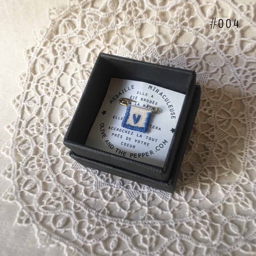 Image of Broche "Médaille Miraculeuse" (Multicolore)