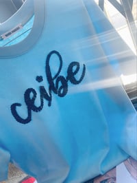 Image 3 of Camiseta bordada a man. Ceibe azul. Talla S/M.