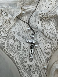 Image 2 of Jolie croix, pendentif du 19ème siècle, en nacre et argent massif poinçonné. 1883!