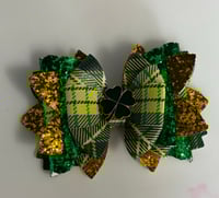 Image 8 of St. Patrick’s Day Tumbler Accessory Set – Mini Bracelet Stack, Bow & Straw Dangle