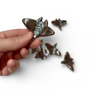 Image of Metallic Manta chopstick rests