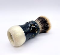 Image 2 of Obsidian Green & Pearl Gold