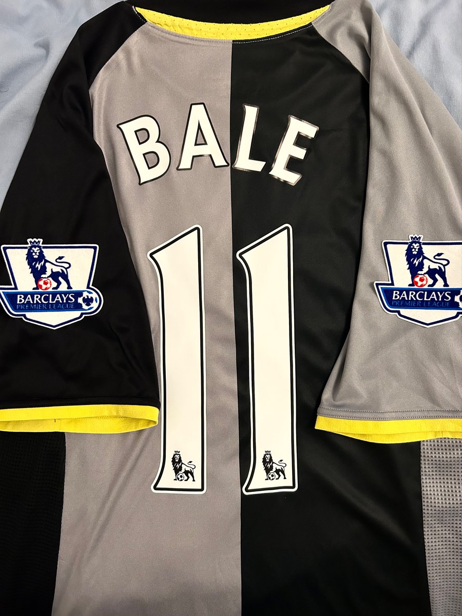 Image of Tottenham Hotspur “BALE 11” 2012/13 Third Shirt + patches (L)