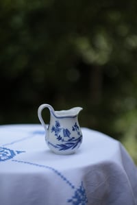 Image 1 of Milchkännchen, Zwiebelmuster