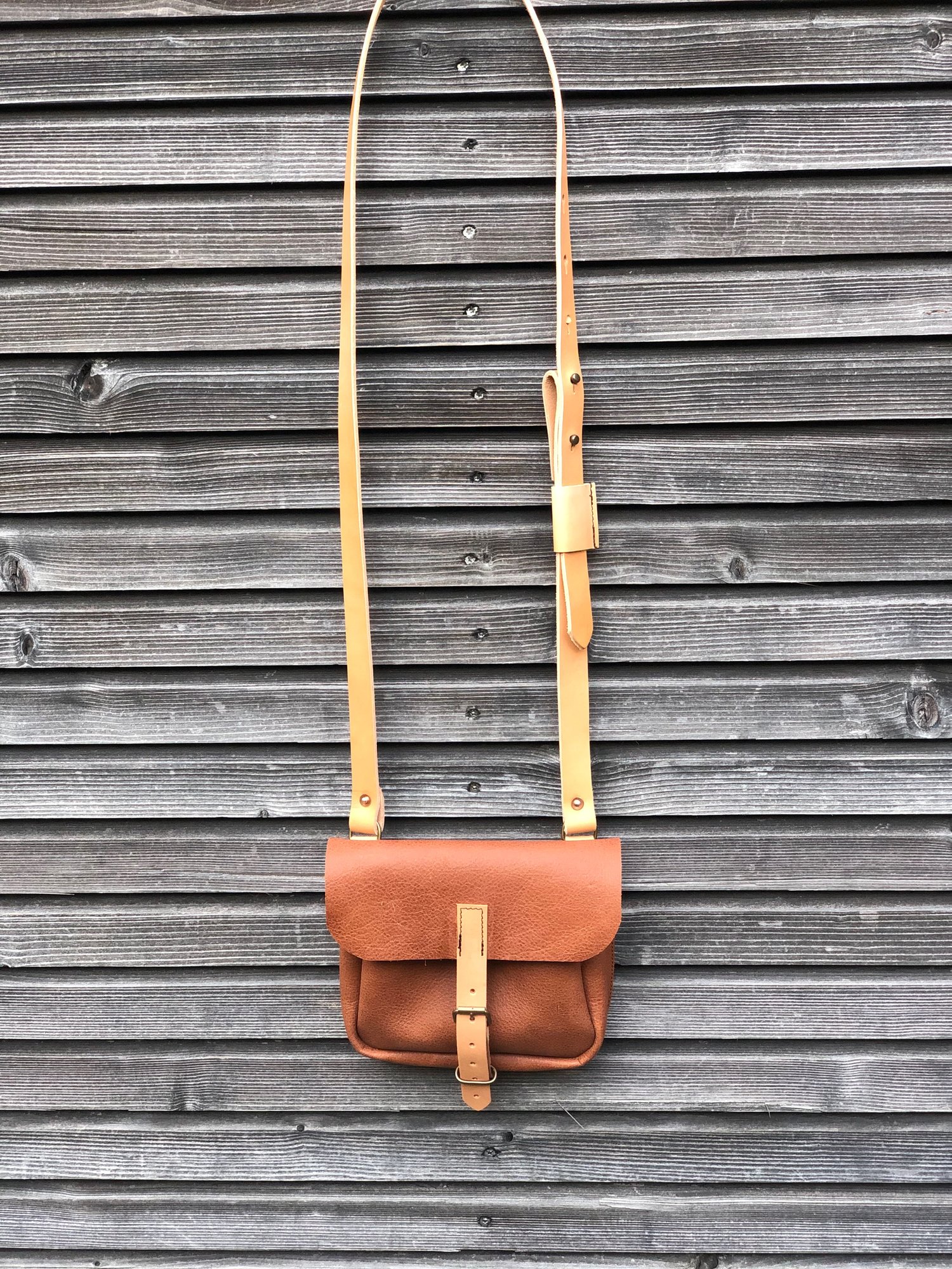 Image of Satchel daybag in oiled leather with adjustable strap collection unisex