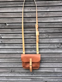 Image 2 of Satchel daybag in oiled leather with adjustable strap collection unisex