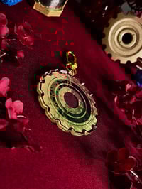 Image 4 of ‘the corrupted gear’ keychain (gold keychain) 