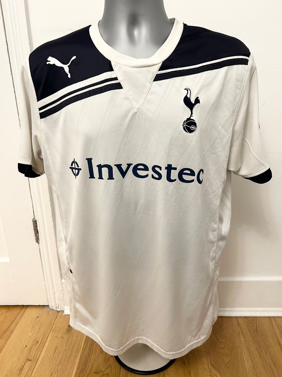 ThreadsOfN17 — Tottenham Hotspur “VAN DER VAART 11” 2010/11