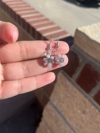 Gray Daisy Earrings 
