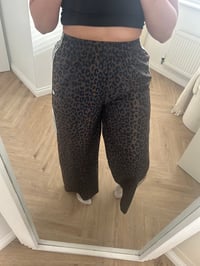Image 2 of Leopard jogger 