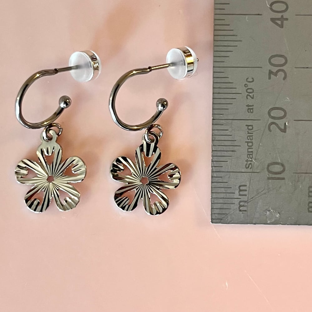 Image of Ridged Flower Half Hoops