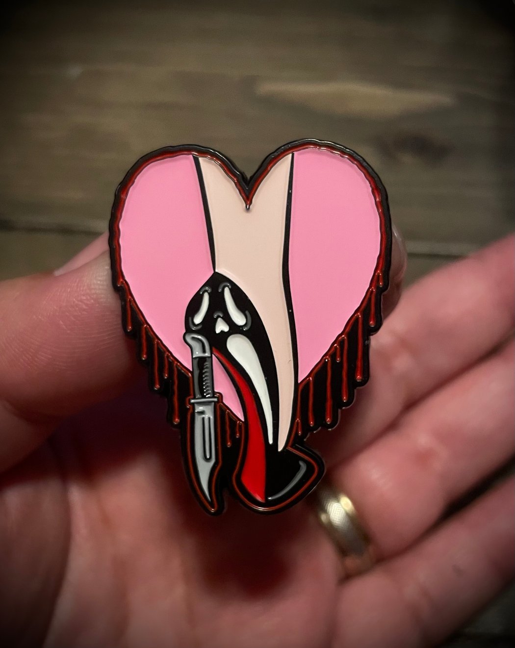 scream-in-pain-enamel-pin-lucky-hellcat