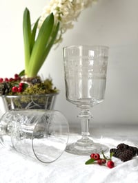 Image 2 of Verres à pied anciens gravés - lot de 7