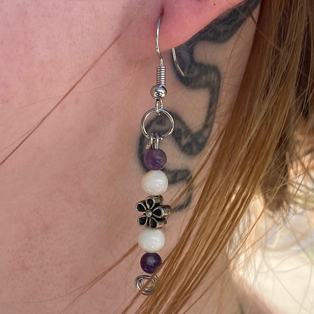 Image of lavender field earrings 