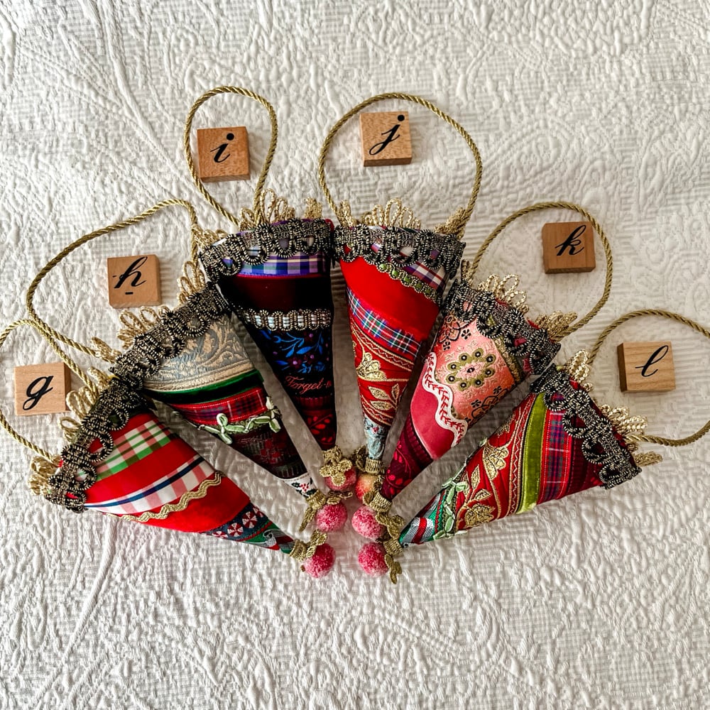 Image of Mini Ribbon Swirl Cone