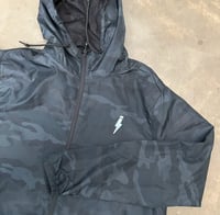 Image 1 of WIND BREAKZO