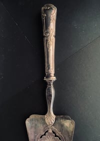 Image 4 of Pelle à gâteau en argent poinçonné, Paul Mace bijoutier, début XXème siècle