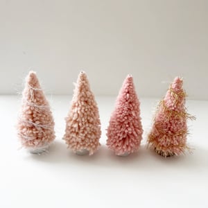 Image of Pink Yarn Christmas Tree 