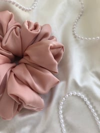Image 3 of SCRUNCHIE OVERSIZED DIRTY PINK/PUDROWY RÓŻ