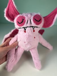 Image 2 of Sleepy Medium Weighted Winged Vampire