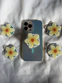 Image 2 of Yellow Plumeria Mag Grippie