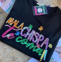Image 1 of Camiseta bordada a man. MALA CHISPA TE COMA NEGRA. VARIAS TALLAS CORTE UNISEX.