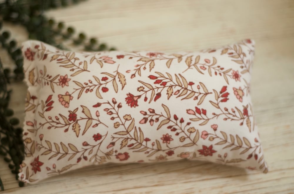 Image of Floral pillow ( 4 option)