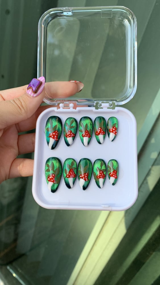 Image of Mushroom Nails 