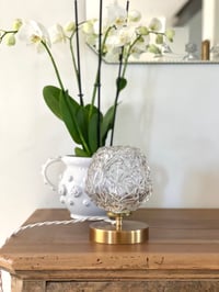 Image 5 of Lampe globe en verre taillé