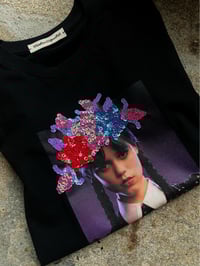 Image 3 of Camiseta bordada a man. MIÉRCOLES ADDAMS camiseta nena. Varias tallas.