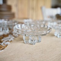 Image 2 of Bougeoir en verre ciselé